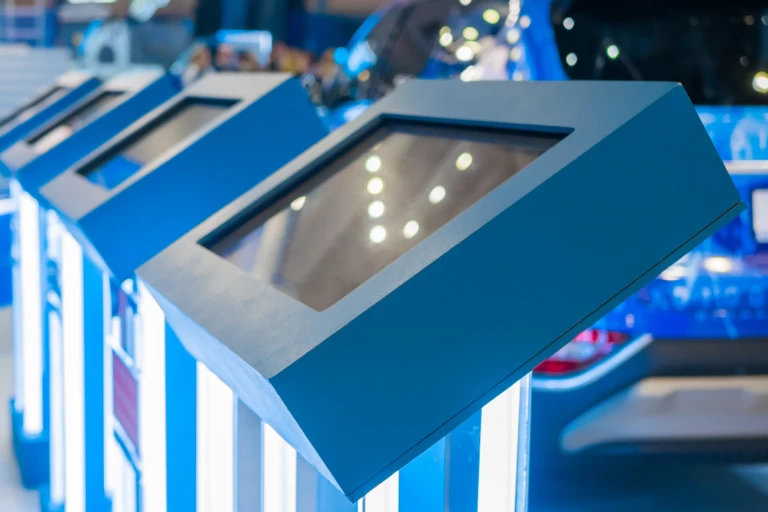 budowa stoiska targowego