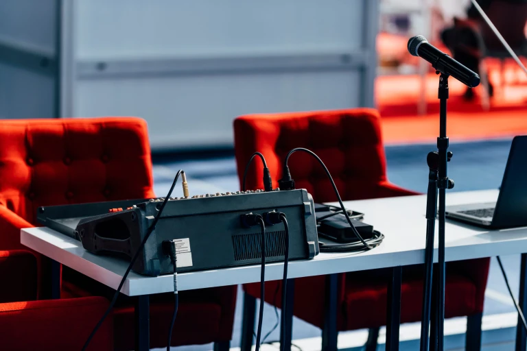 stoiska konferencyjne cechy