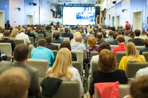 Strefa wystawiennicza na targach połączonych z konferencją